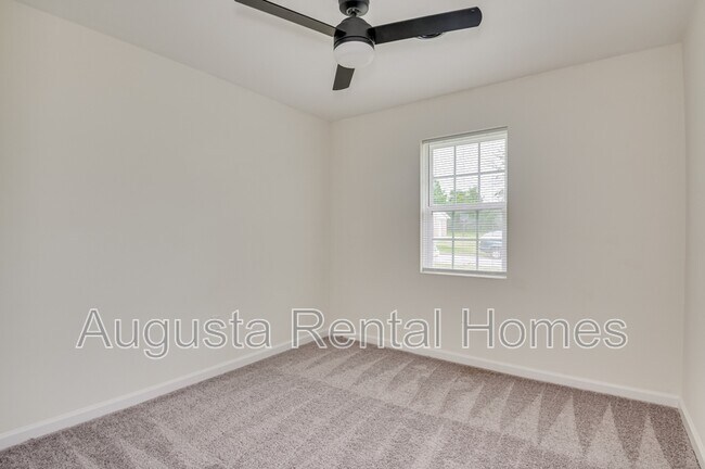 Building Photo - 3623 Columbine Dr