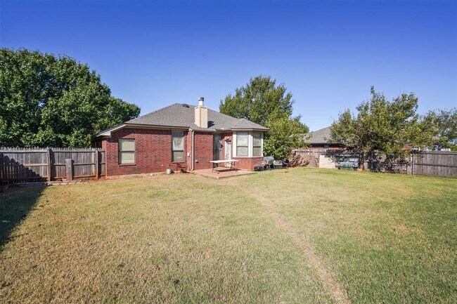 Building Photo - 16300 Seminole Pointe Pl