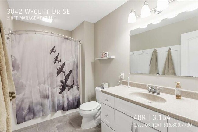 Building Photo - 3042 Wycliff Dr SE