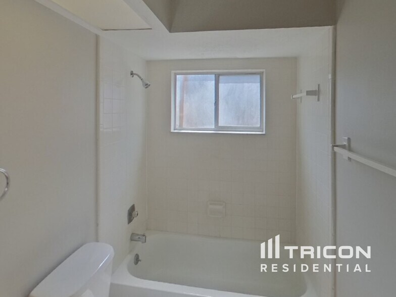 Building Photo - 3717 Coppertree Cir