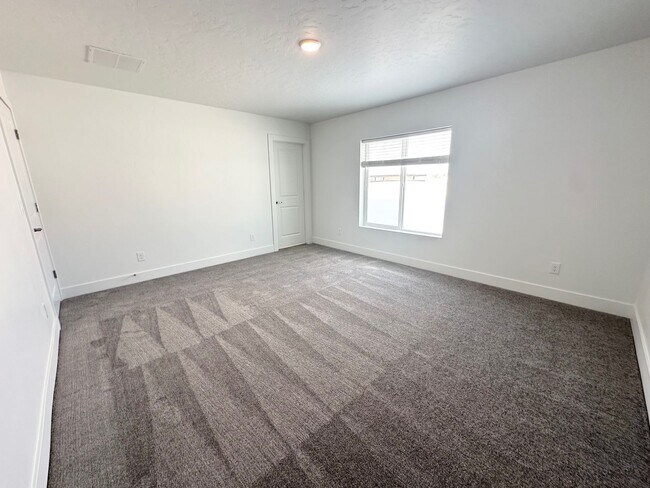 Building Photo - Luxury Townhome available now!