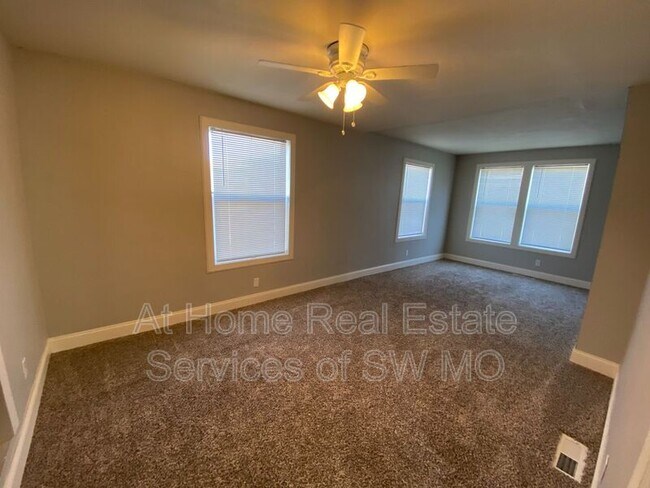 Building Photo - 1471 E Mcgee St