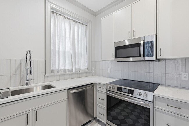 Building Photo - 124 E Mc Donough St