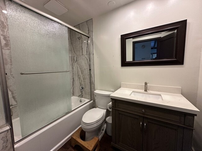 Building Photo - SPACIOUS MANSION WITH 2 PRIVATE ROOMS *FOR...