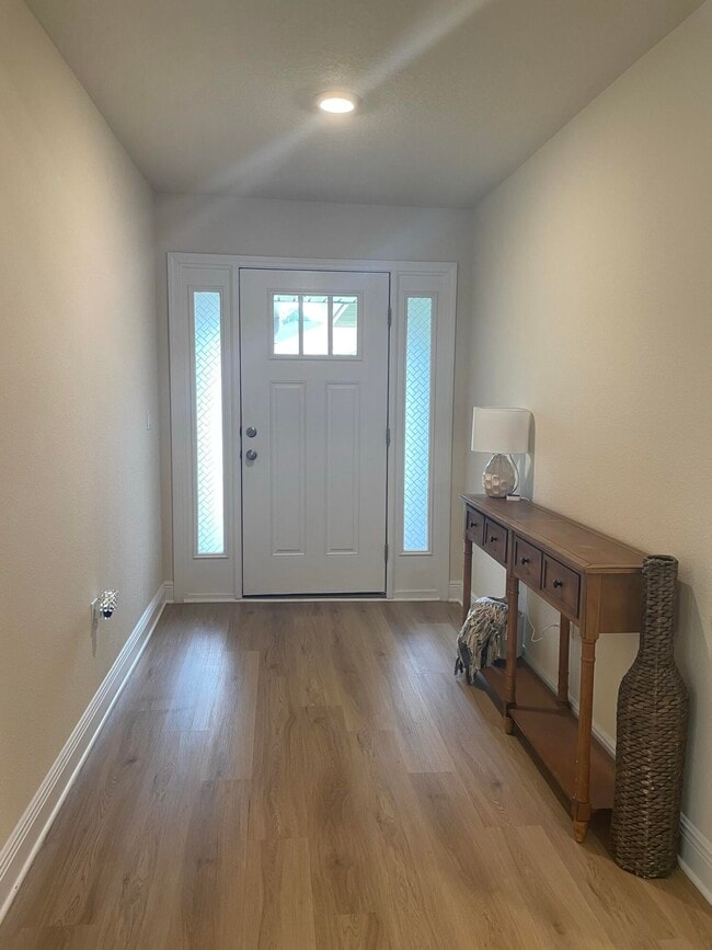 Building Photo - 124 Ridgeway Cir