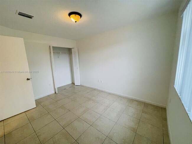 Building Photo - 1107 San Remo Cir