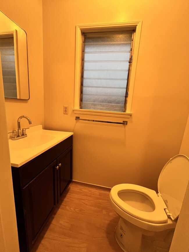 Half bath/Powder Room - 11232 Greenlawn Ave