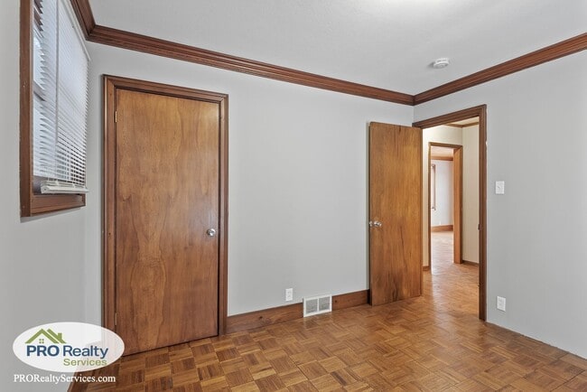 Building Photo - 2 Bedroom Home with a Bonus Office/Den Space