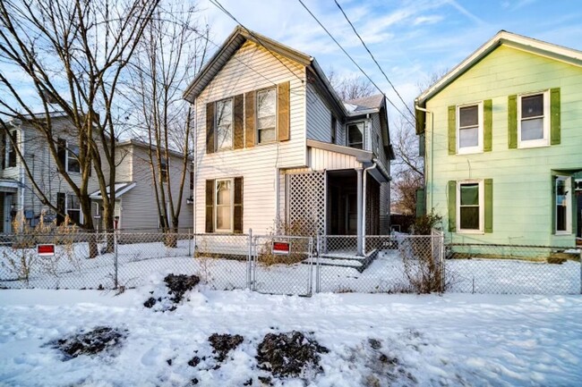 Building Photo - Beautifully Renovated Single Family Home