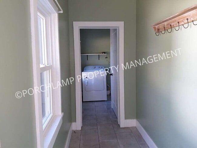 Building Photo - 606 Houston Ave