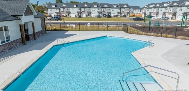 Building Photo - 905 Kingscote Dr