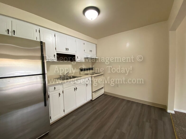 Interior Photo - Canal Town Commons