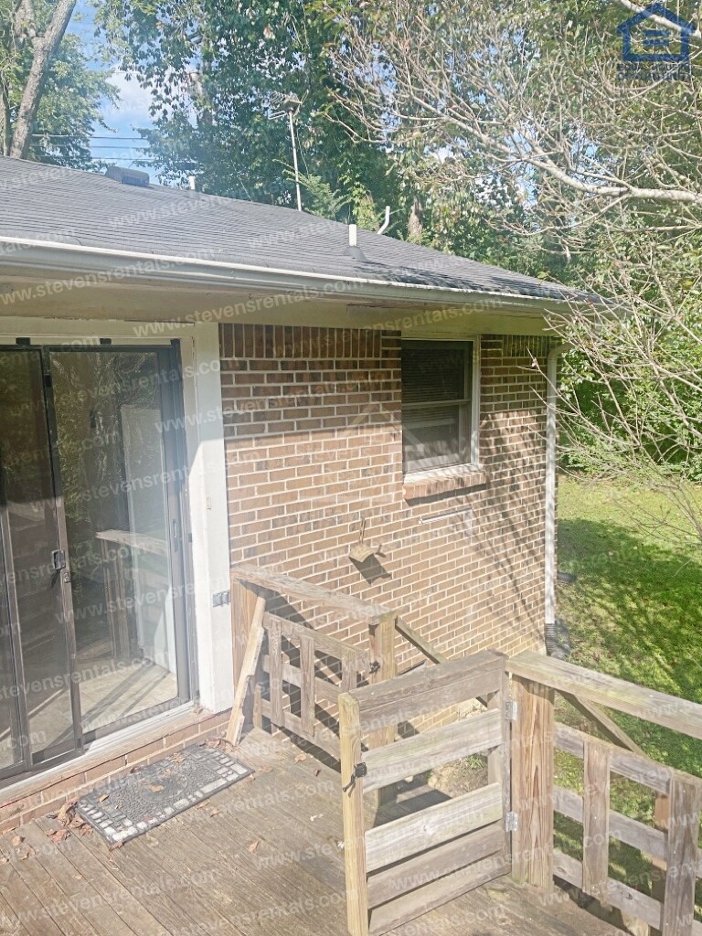 Building Photo - 2050 Wildwood Rd
