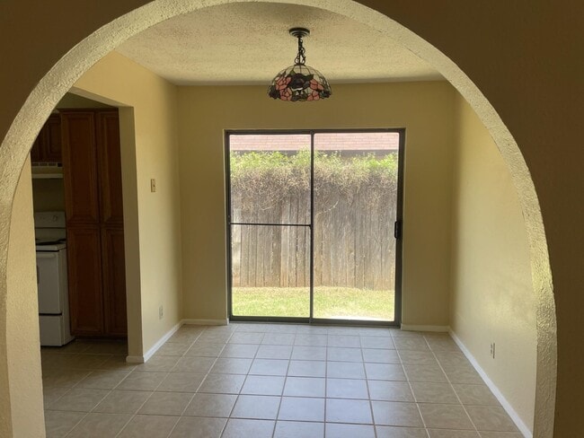 Building Photo - 8685 Northridge Loop