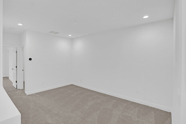 Building Photo - 585 Sanderling Cir