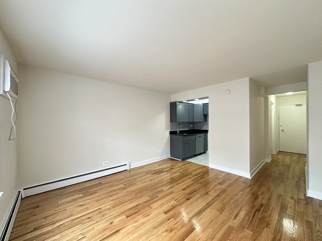 Building Photo - 6830 N Sheridan Rd