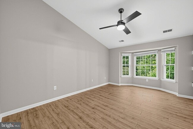 Building Photo - 21588 Bankbarn Terrace