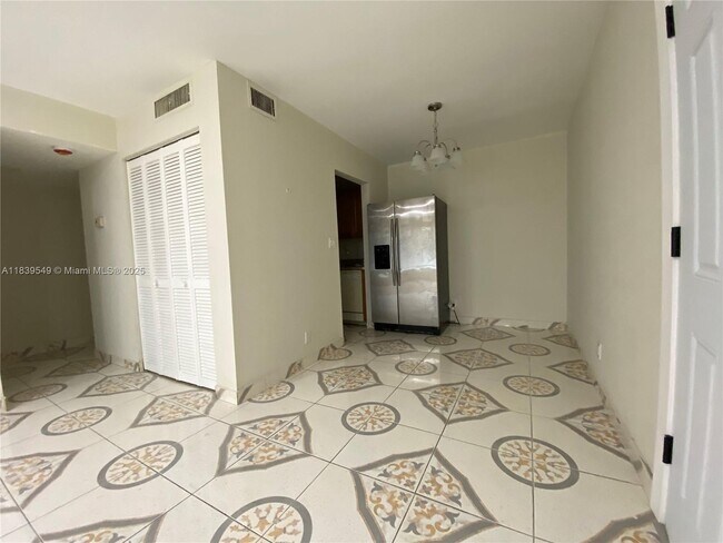 Building Photo - 2607 NW 39th Terrace