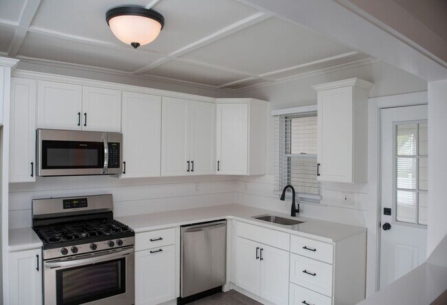 Primary Photo - 17 Granite St