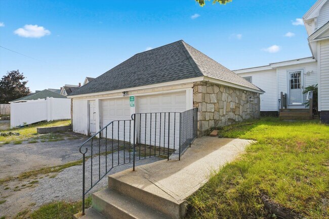 Building Photo - 247 Jewett St