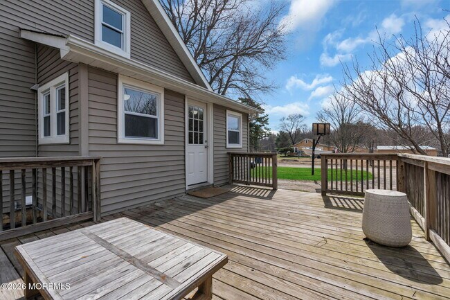 Building Photo - 460 Brickyard Rd