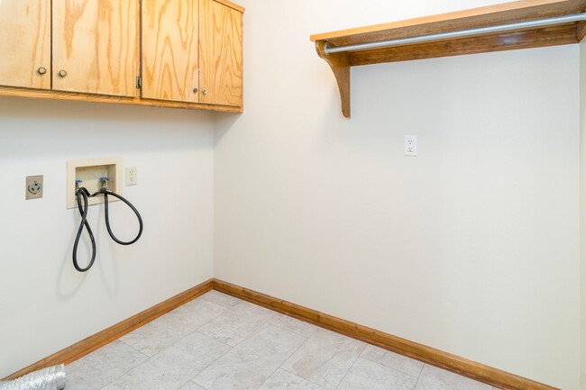 Building Photo - Charming 3 Bedroom, 2 Bathroom home near Lake Coronado! Call 501-922-9997 to set up a showing today!