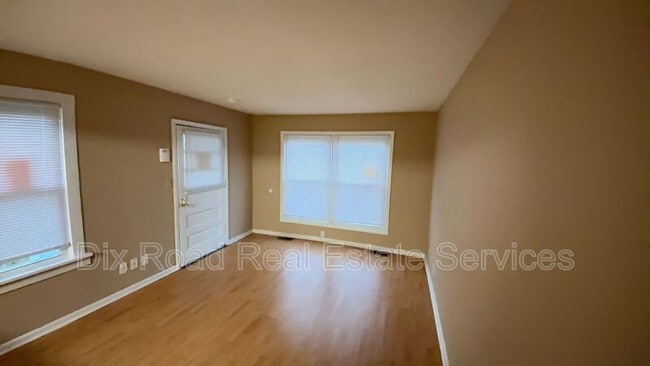 Building Photo - 1326 Campbell Ave