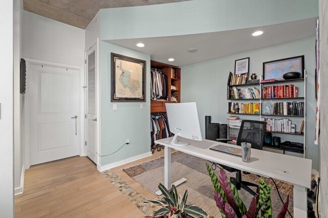 Building Photo - 360 Nueces St