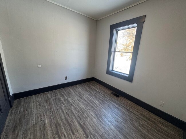 Building Photo - 610 Plum-