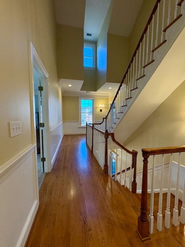 Building Photo - Spacious Five Bedroom Home in Mount Pleasant