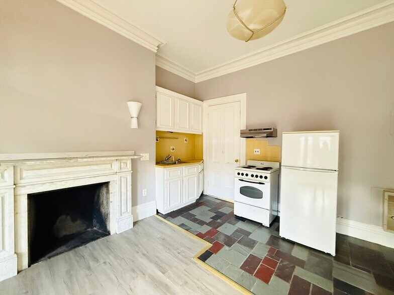 *Pictures are representative samples of the advertised unit. In some cases, the actual units you tou - 350 Beacon St