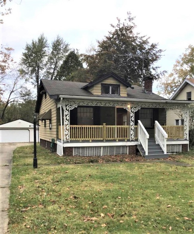 Primary Photo - 892 Montford Rd