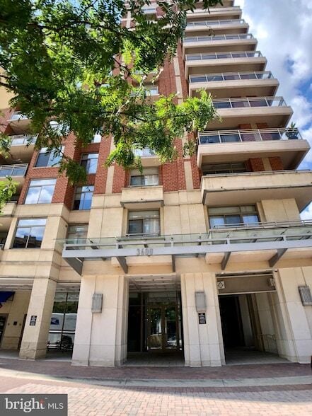 Building Photo - 3600 S Glebe Rd