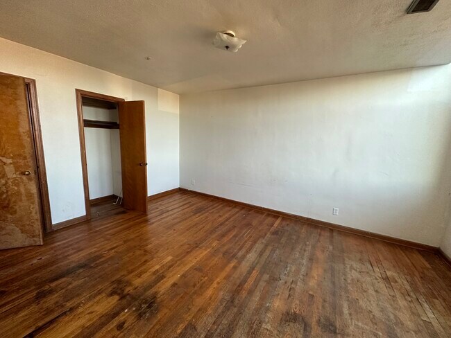 Building Photo - 112 W McPherson St