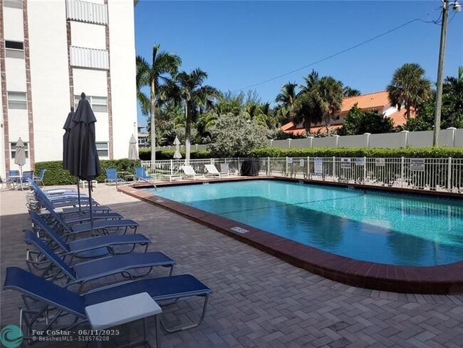 Building Photo - 3199 S Ocean Dr