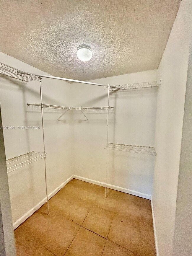 Building Photo - 9375 Fontainebleau Blvd