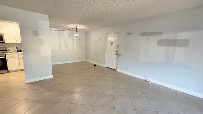 Building Photo - 614 Sea Pine Way