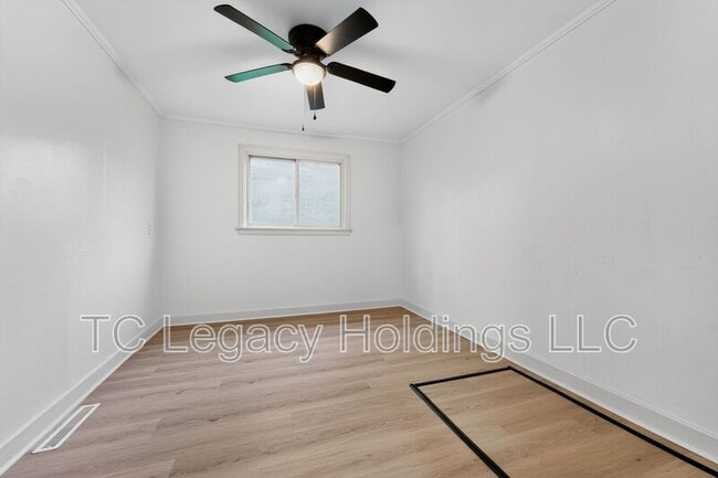 Building Photo - 1627 W Pike St