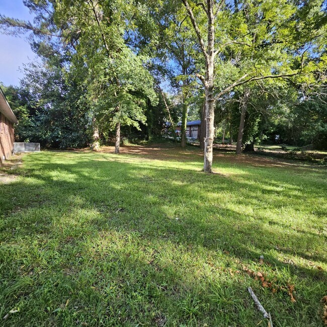 Building Photo - 2329 Regan Ave