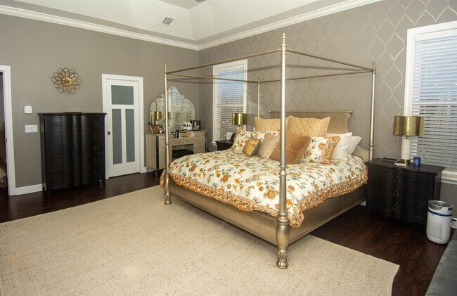 Building Photo - 500 Turnberry Ln