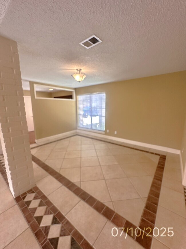 Building Photo - 20326 Spoonwood Dr