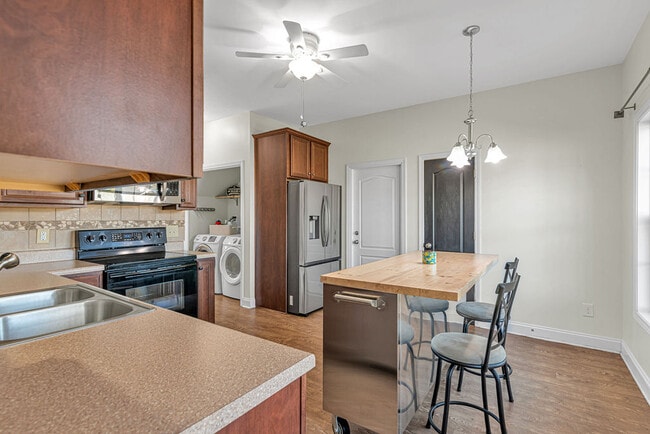 Building Photo - 218 Maidstone Dr