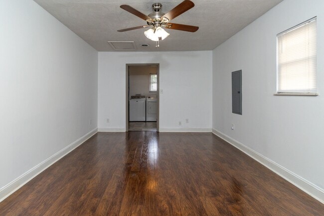 Building Photo - 2821 Vicksburg Ln