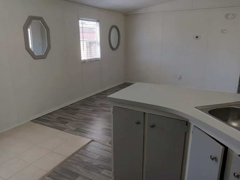 Building Photo - 104 Tanglewood Ln