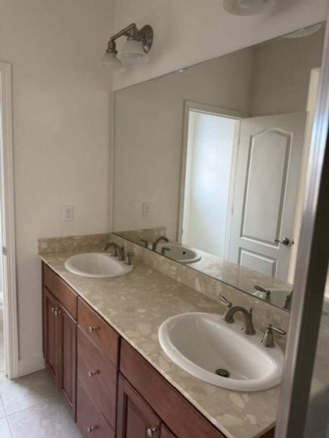 Building Photo - 2788 Alessandro Drive