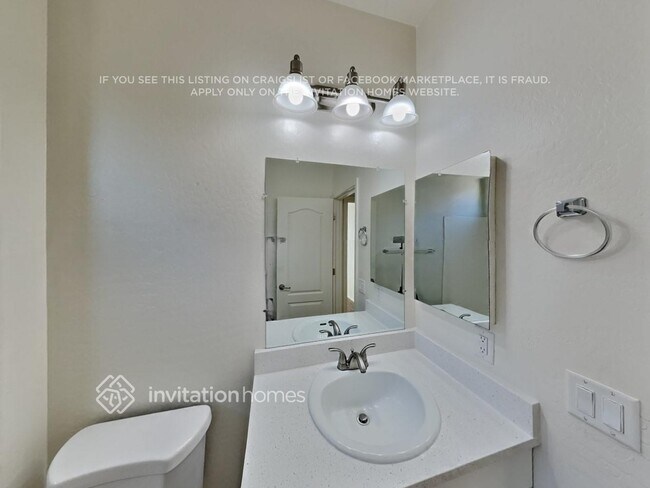 Building Photo - 17585 W Lilac St