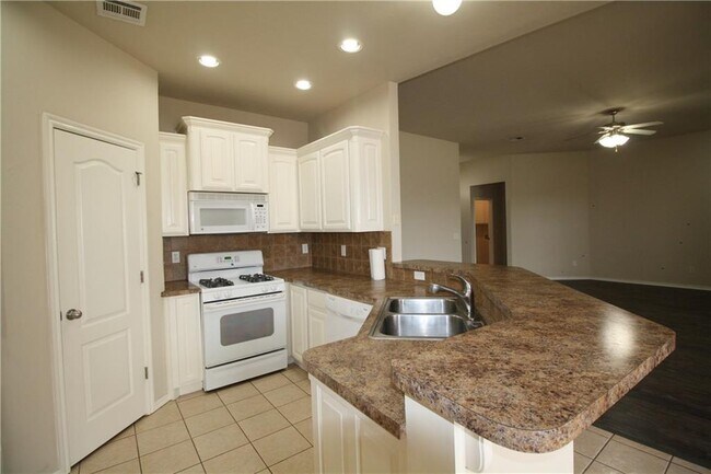 Building Photo - 756 Tuscany Way