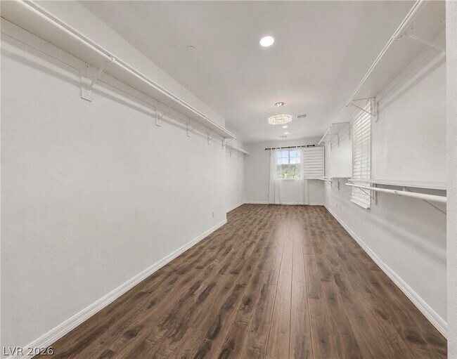 Building Photo - 372 Ambitious St