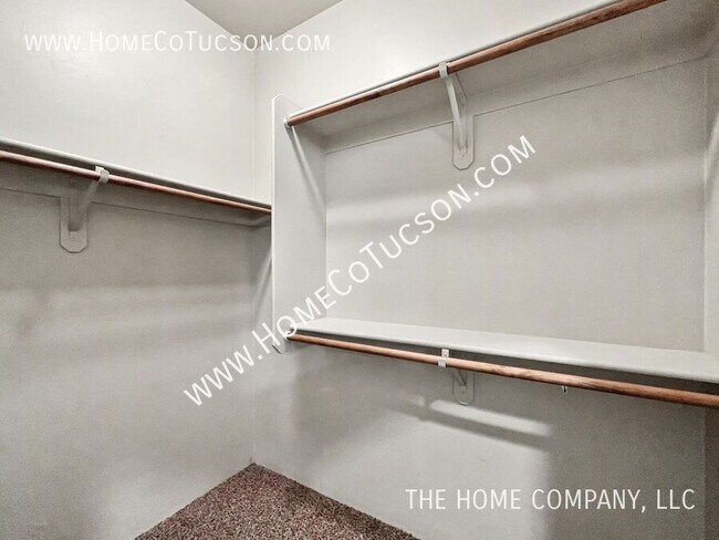 Building Photo - 2808 N Silkie Pl