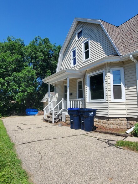 Building Photo - 314 S Hubbard St
